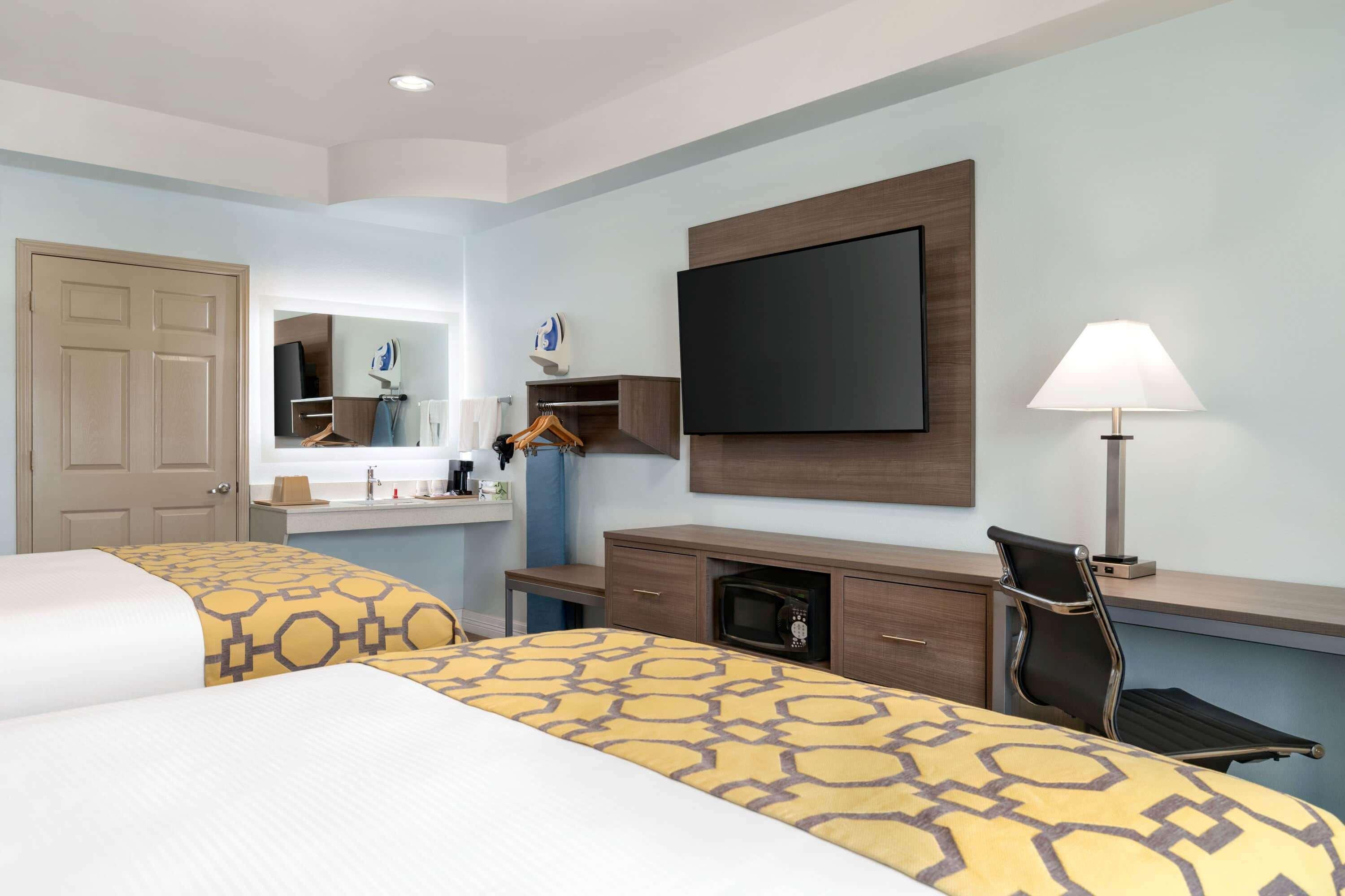 Baymont By Wyndham Kingwood Hotel Houston Exterior photo