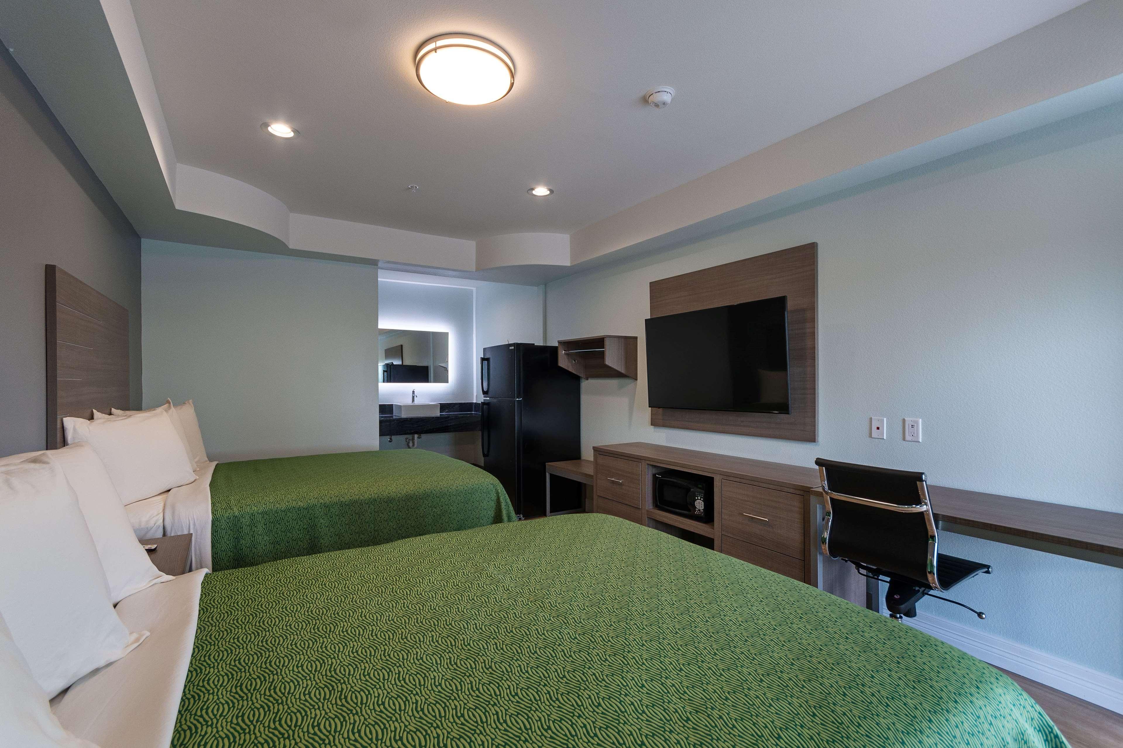 Baymont By Wyndham Kingwood Hotel Houston Exterior photo