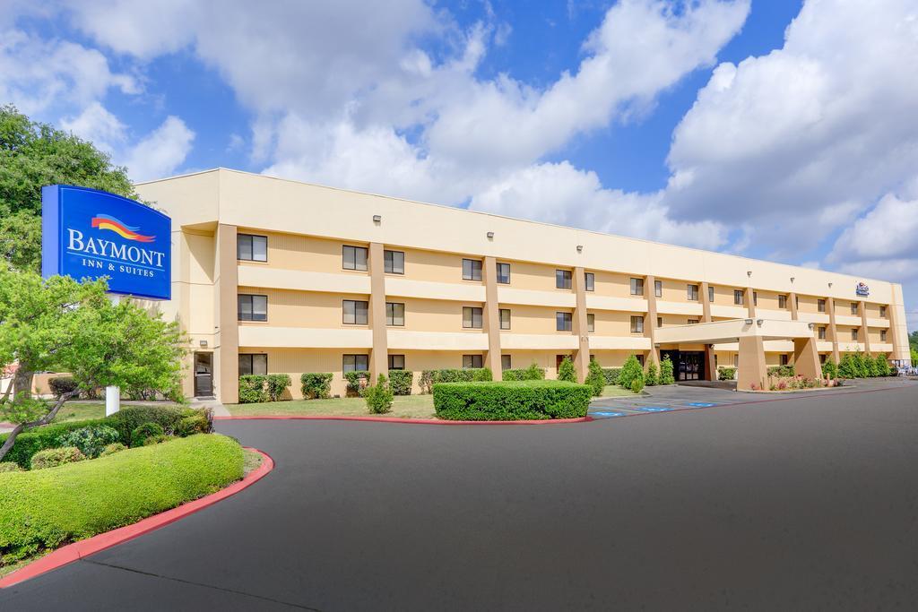 Baymont By Wyndham Kingwood Hotel Houston Exterior photo