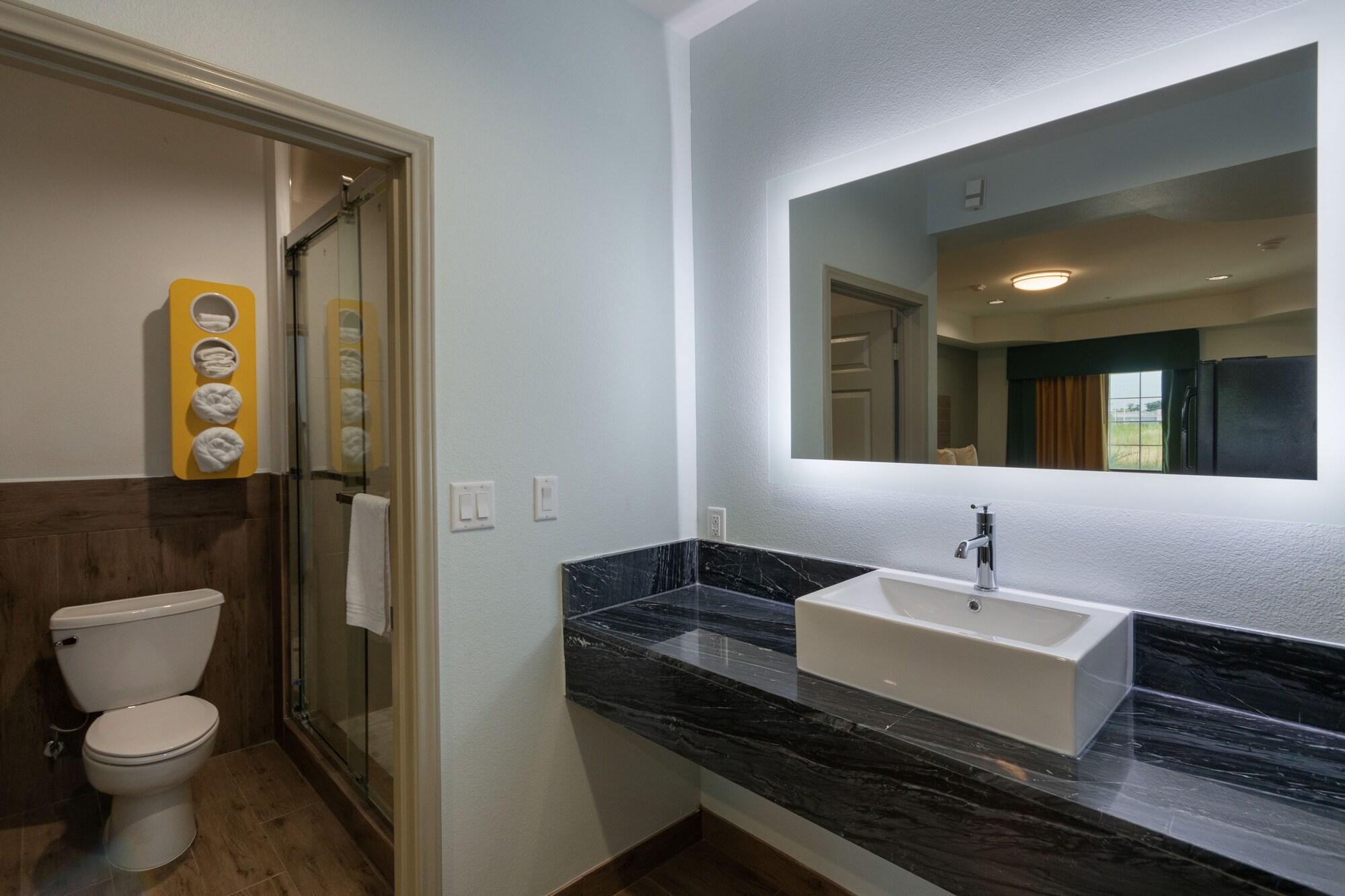 Baymont By Wyndham Kingwood Hotel Houston Exterior photo
