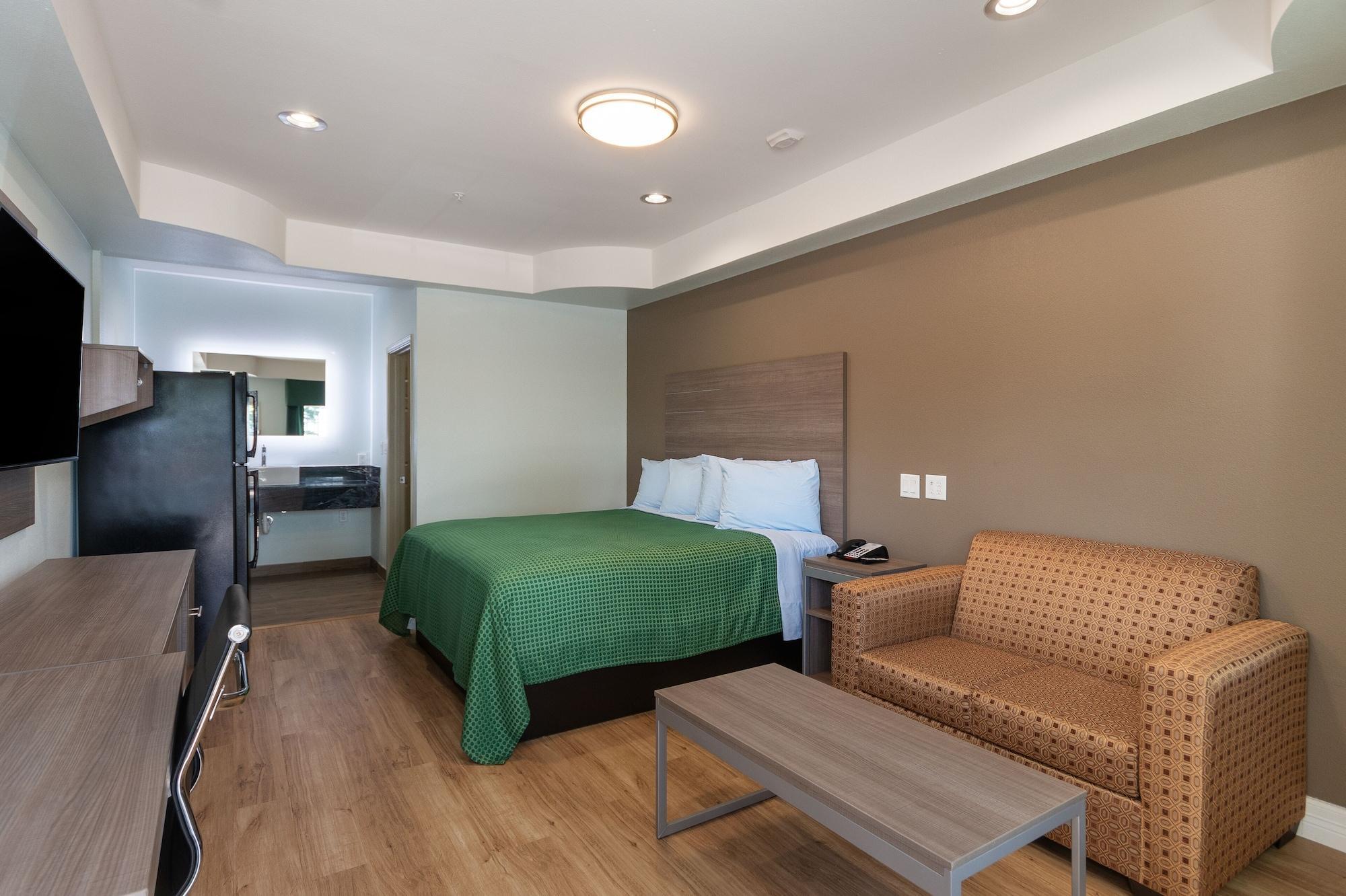 Baymont By Wyndham Kingwood Hotel Houston Exterior photo
