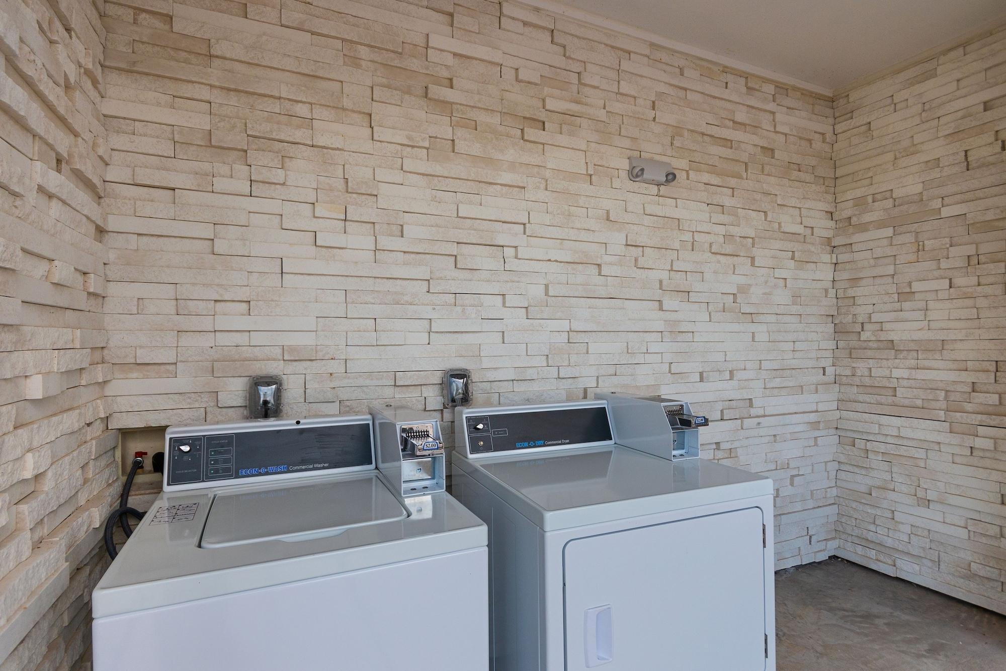 Baymont By Wyndham Kingwood Hotel Houston Exterior photo