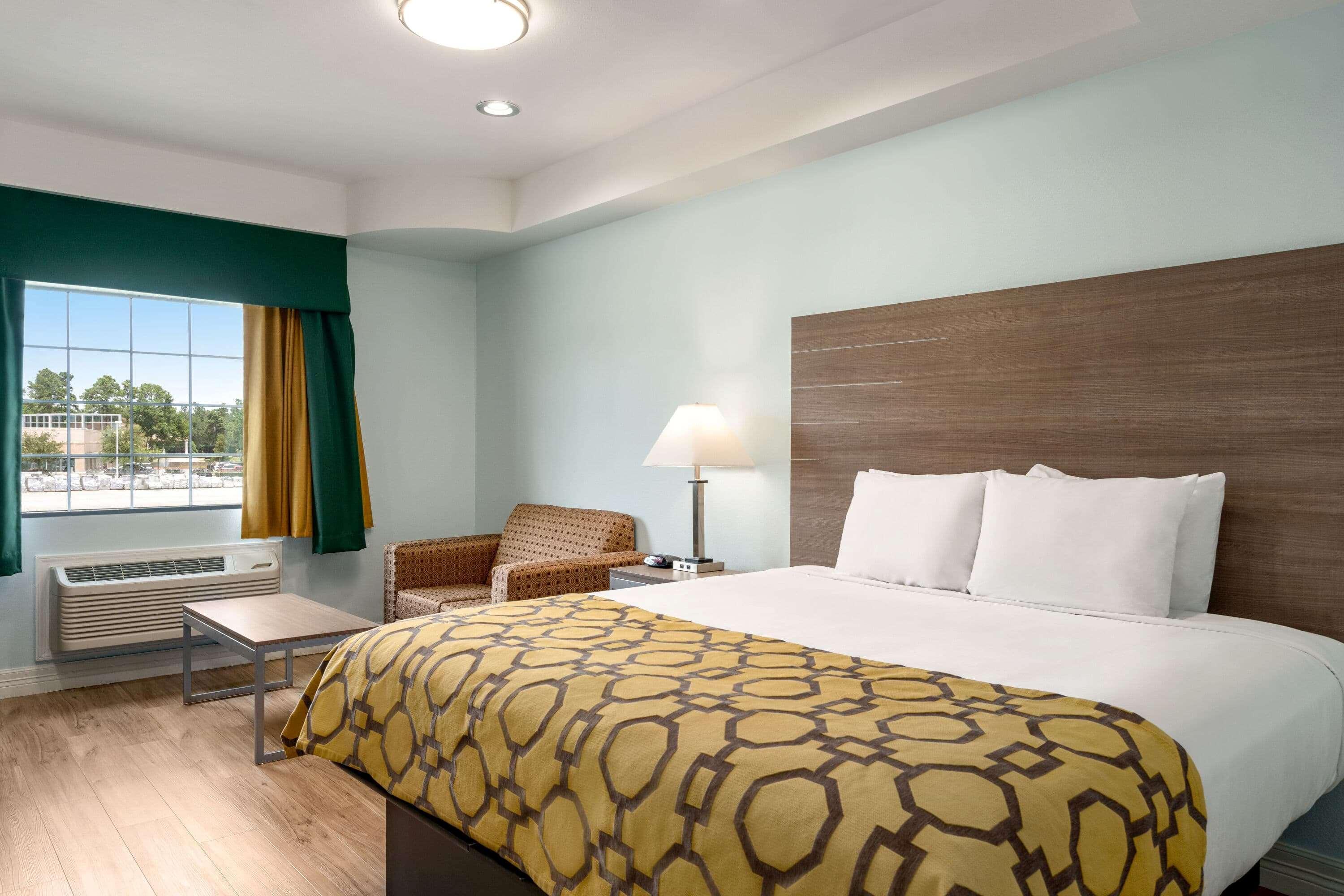 Baymont By Wyndham Kingwood Hotel Houston Exterior photo