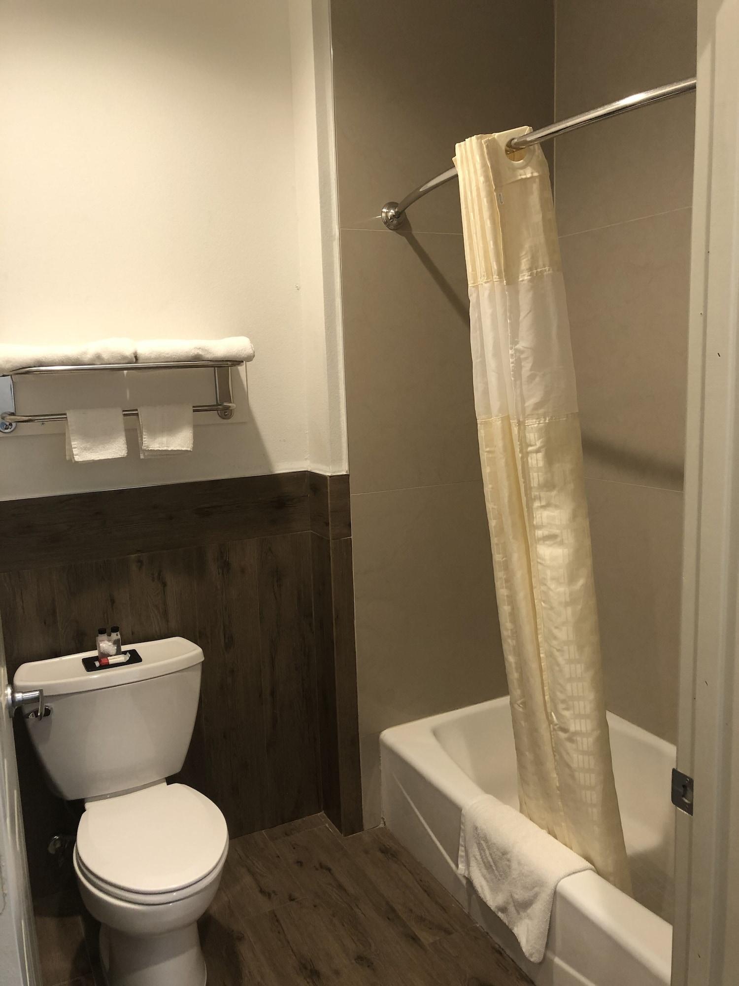 Baymont By Wyndham Kingwood Hotel Houston Exterior photo
