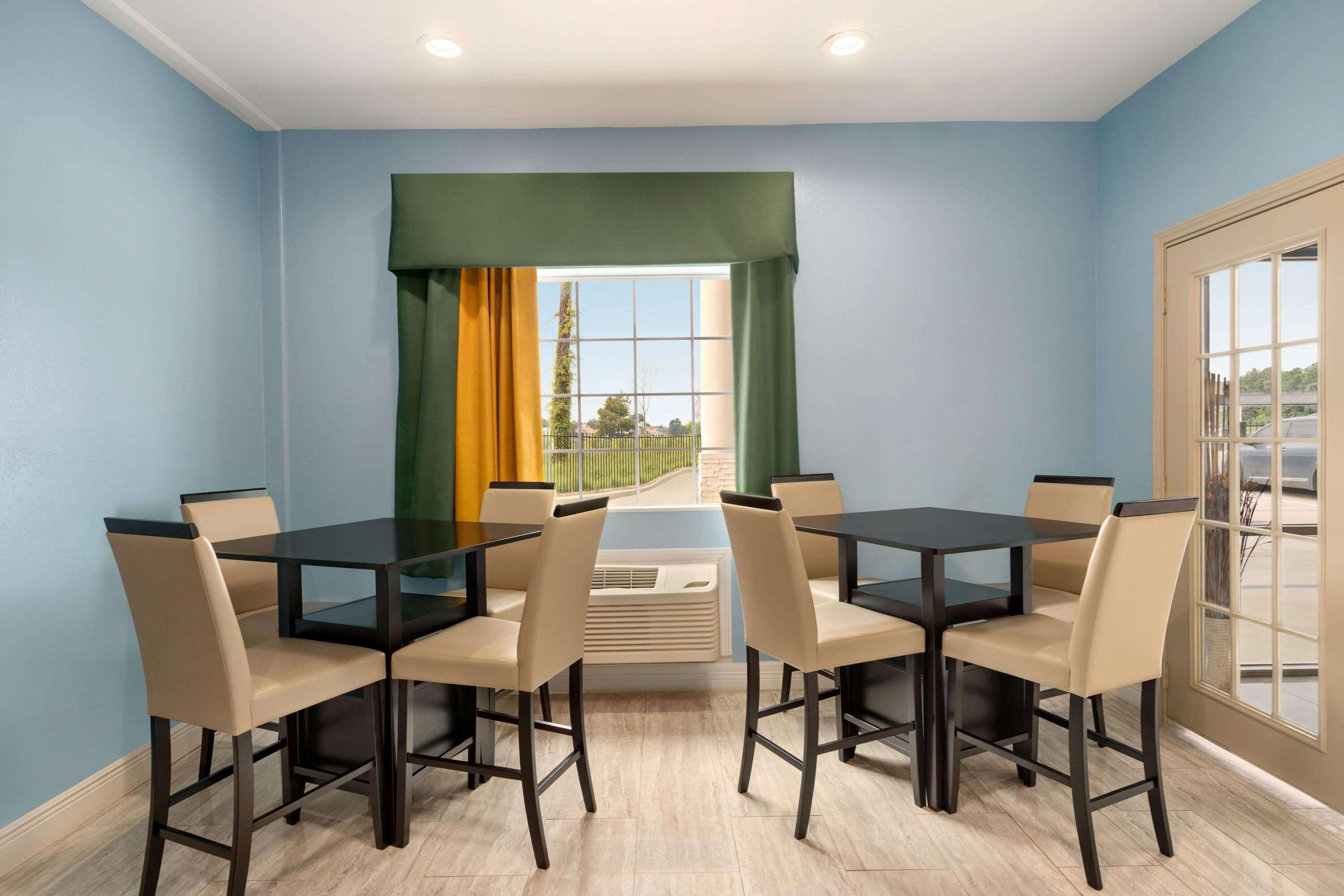 Baymont By Wyndham Kingwood Hotel Houston Exterior photo
