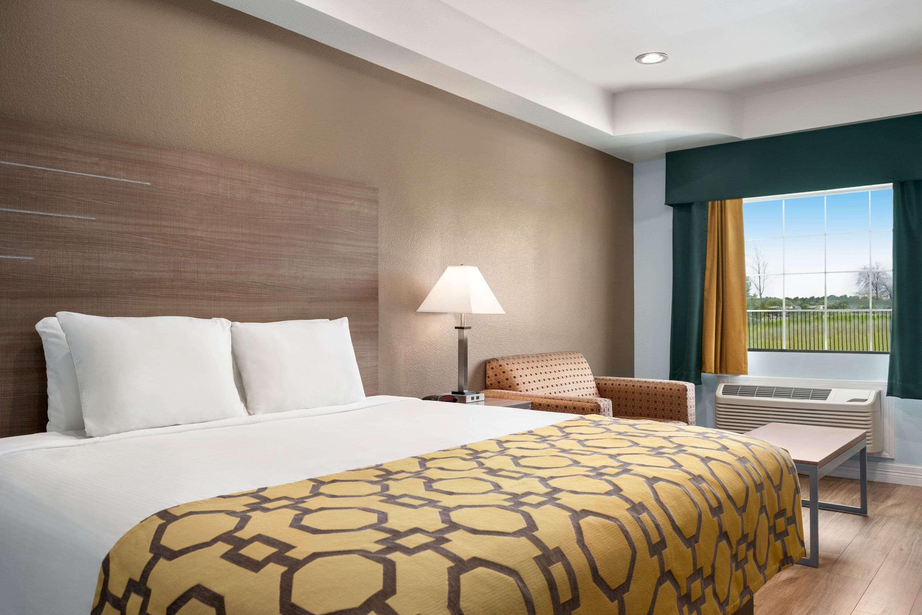 Baymont By Wyndham Kingwood Hotel Houston Exterior photo