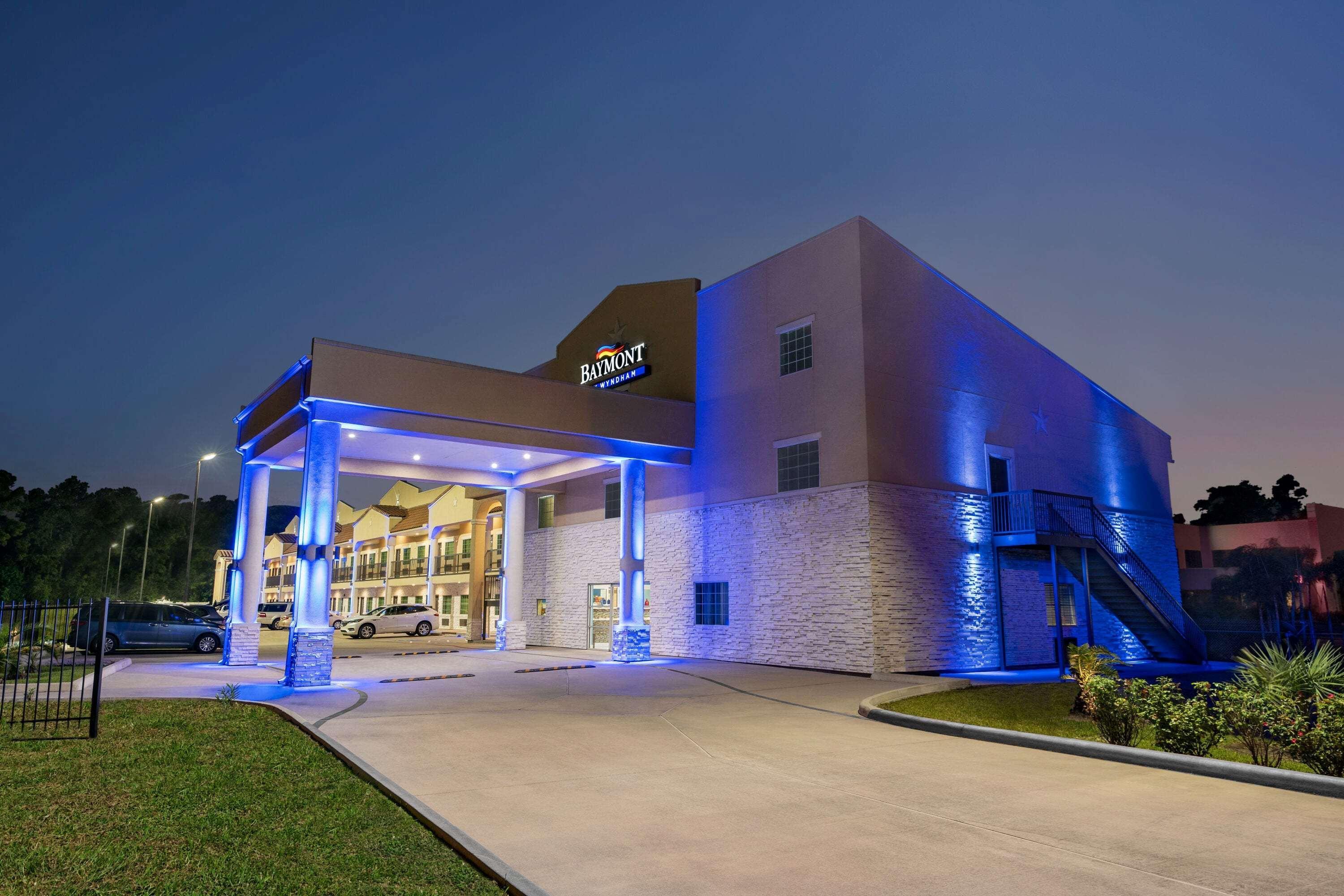 Baymont By Wyndham Kingwood Hotel Houston Exterior photo