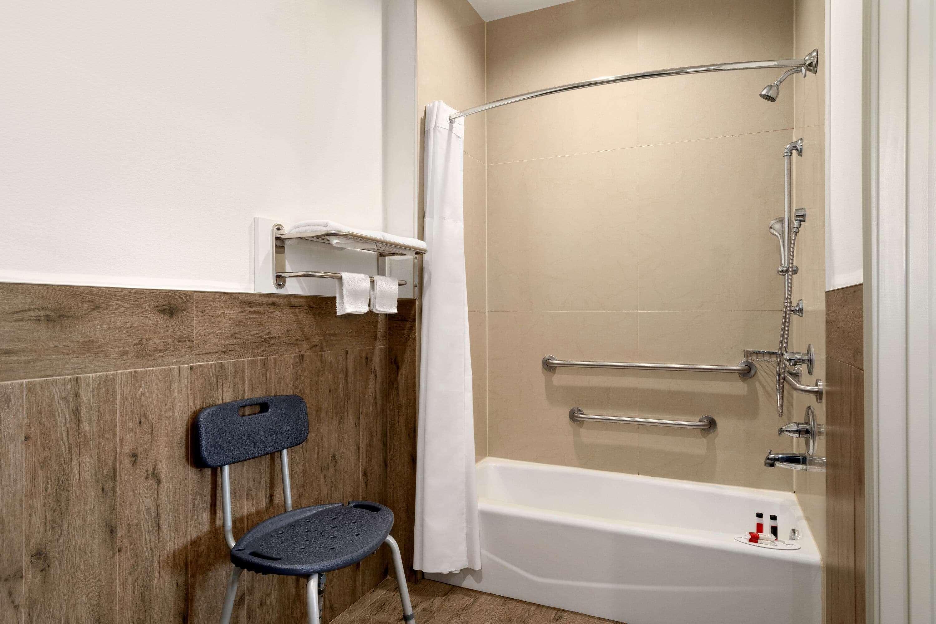 Baymont By Wyndham Kingwood Hotel Houston Exterior photo