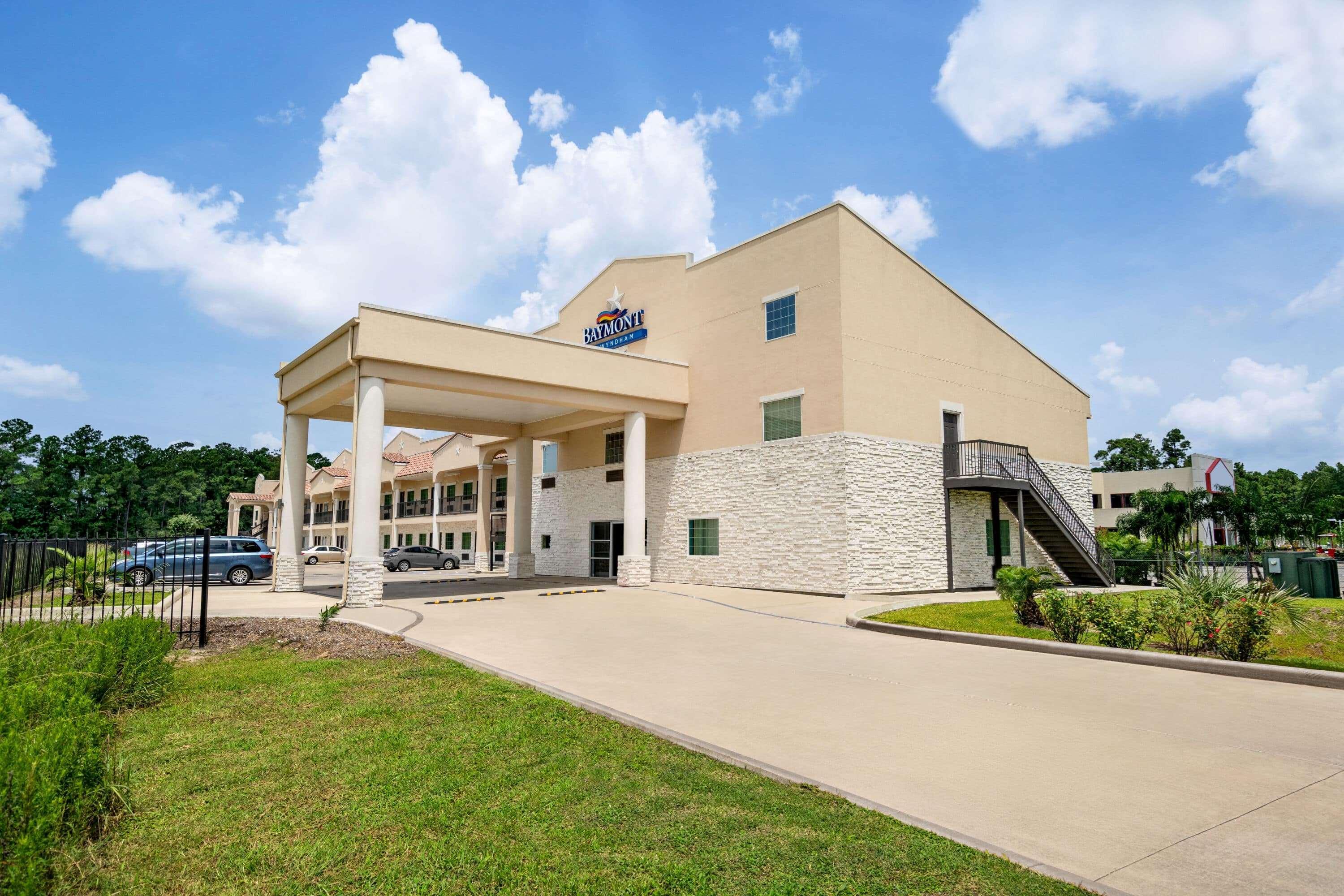 Baymont By Wyndham Kingwood Hotel Houston Exterior photo