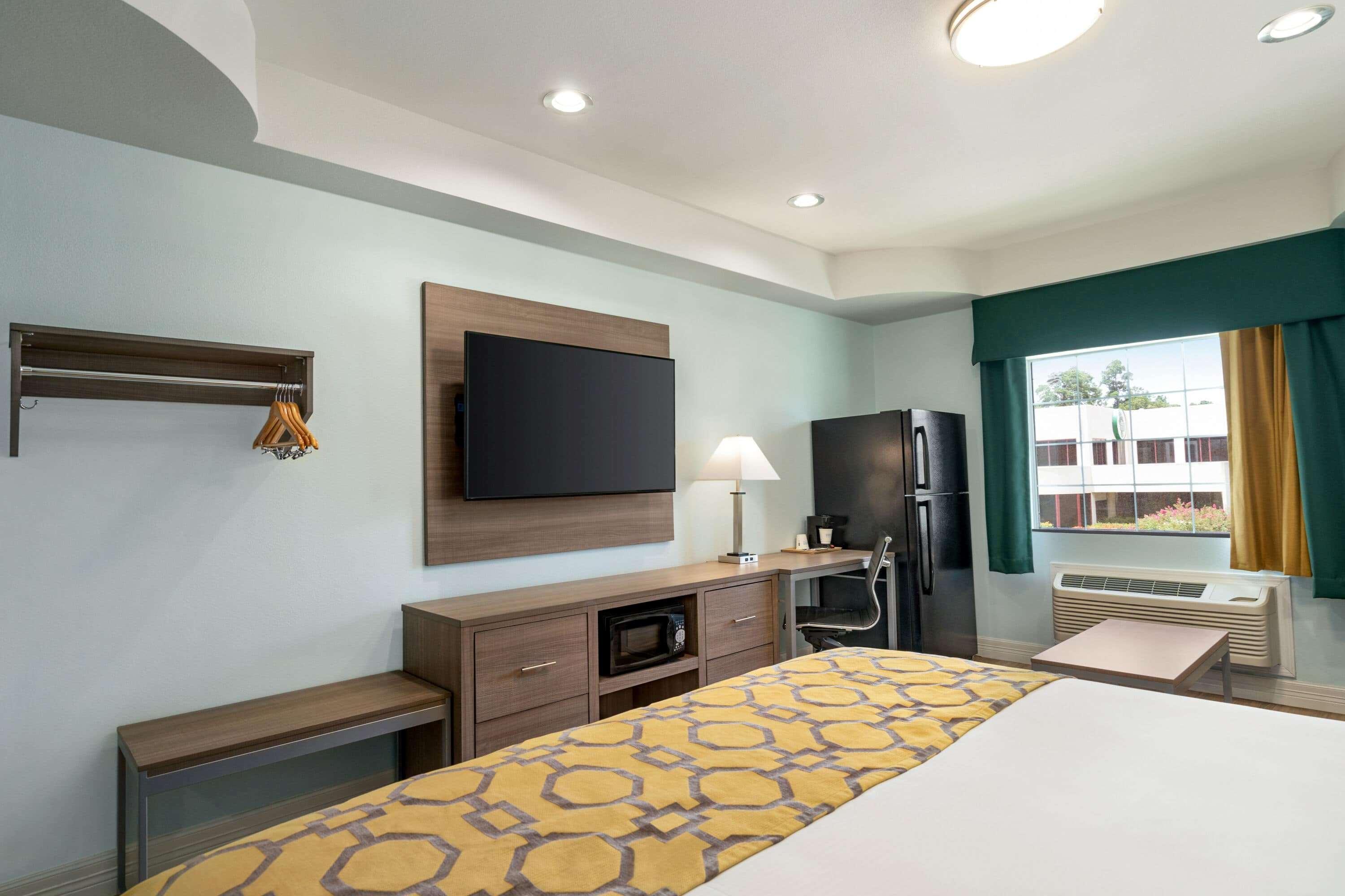 Baymont By Wyndham Kingwood Hotel Houston Exterior photo