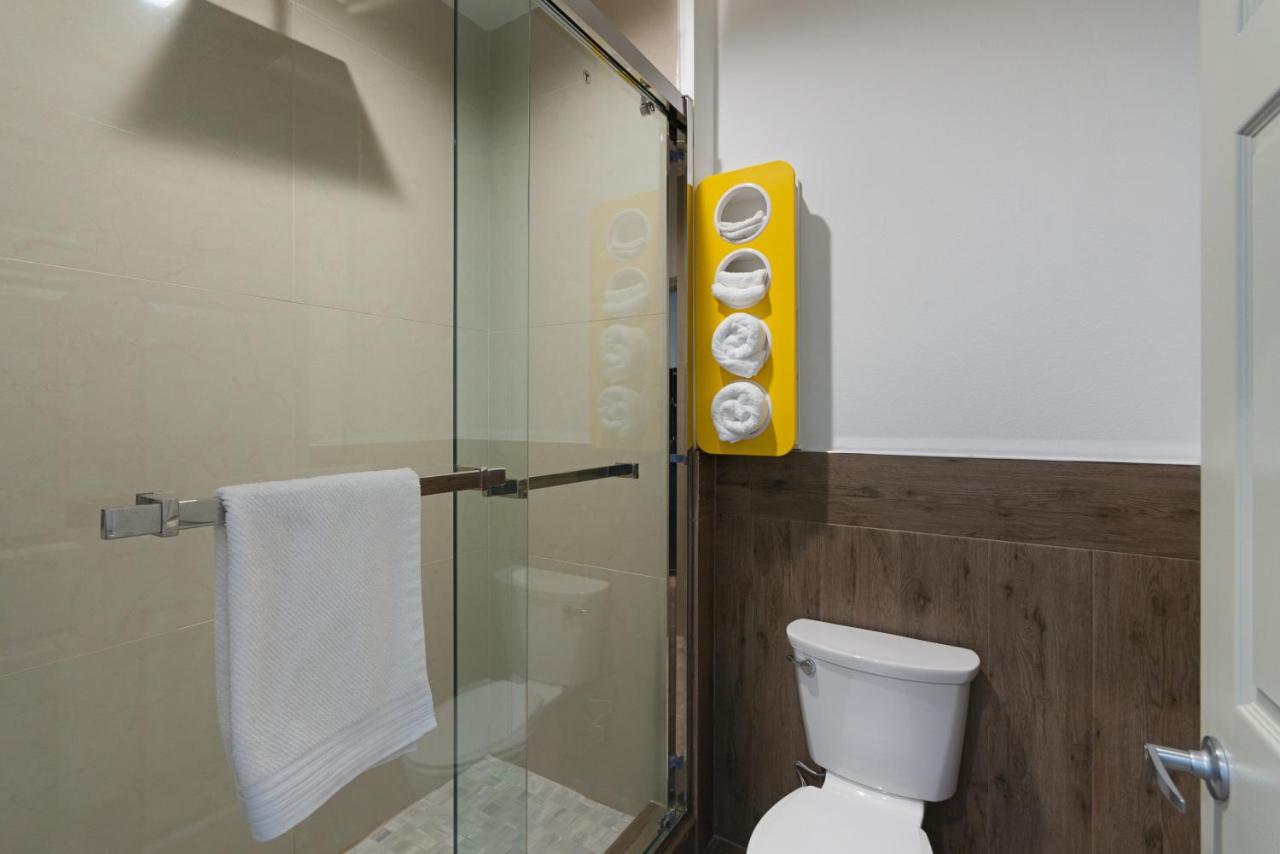 Baymont By Wyndham Kingwood Hotel Houston Exterior photo