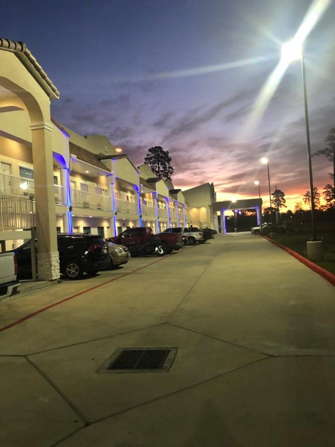 Baymont By Wyndham Kingwood Hotel Houston Exterior photo