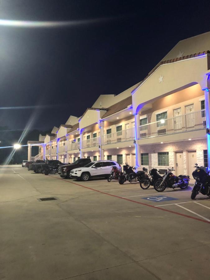 Baymont By Wyndham Kingwood Hotel Houston Exterior photo